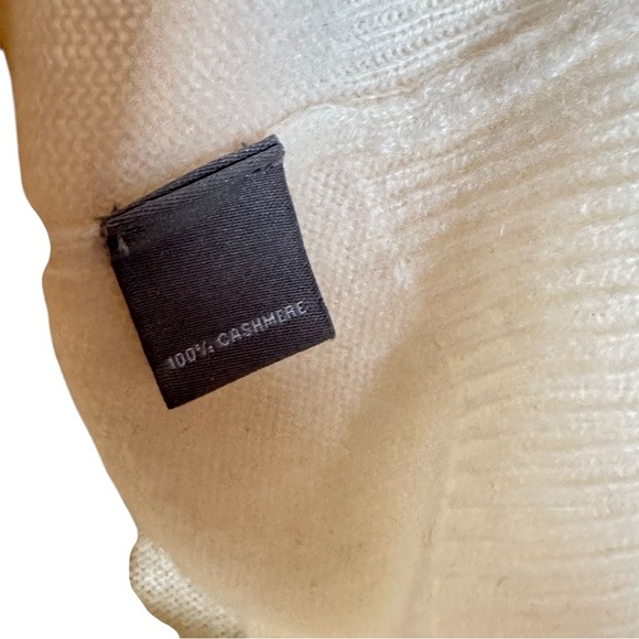 NEIMAN MARCUS The Cashmere Collection Minimalist Cashmere Turtleneck - Picture 5 of 7